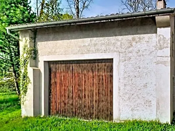 Dept 33 - Gironde - ILLATS - Bâtiment à usage de garage 1 pièce(s) de 79m2 , terrain de 2331m2