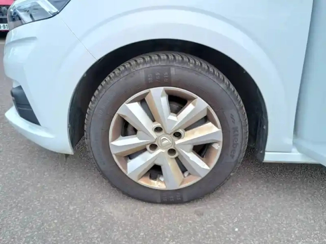 Dacia Sandero sce 65 - 22 — photo 18