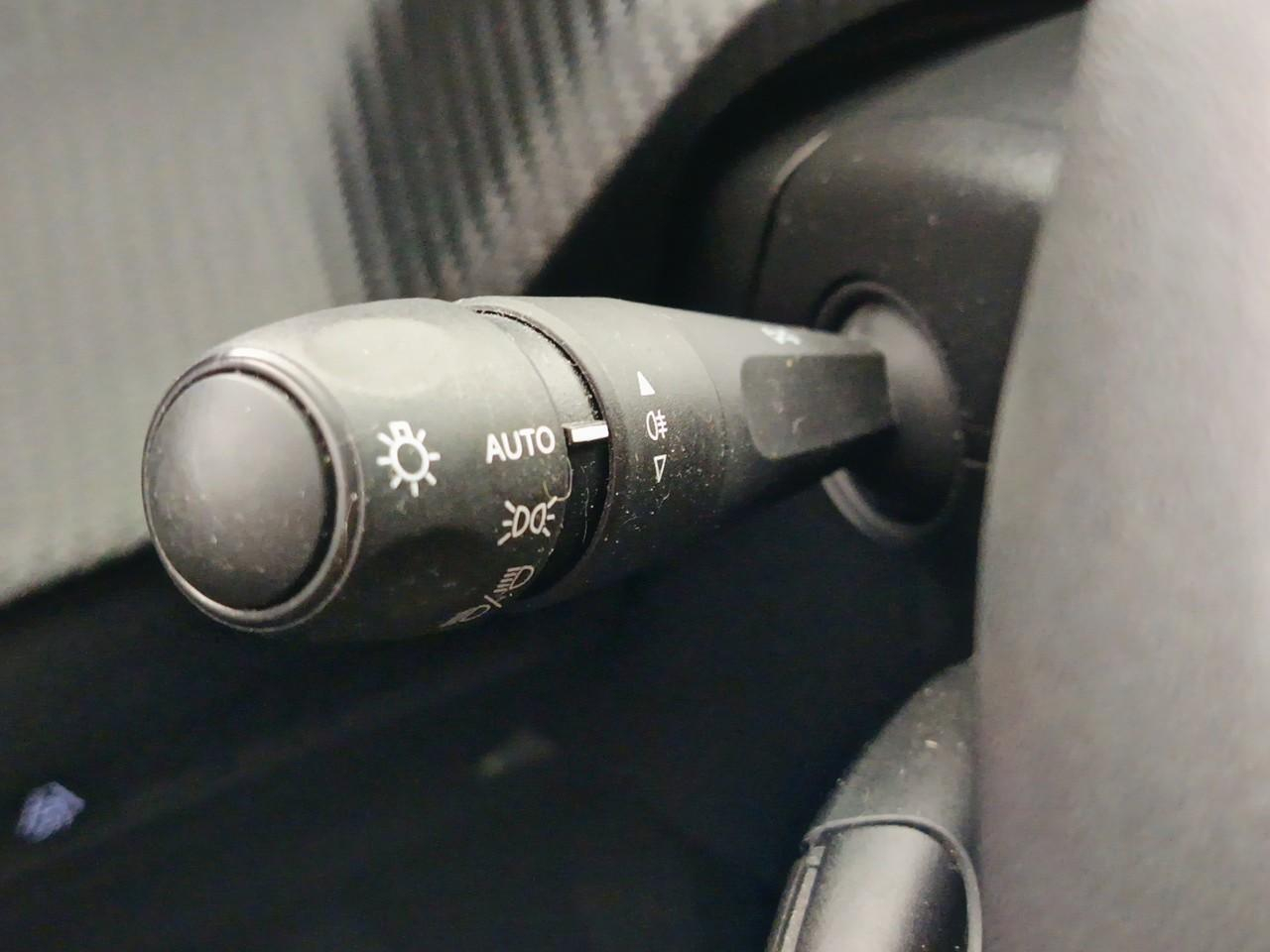 Peugeot 208 puretech 100 s&s bvm6 style — photo 24