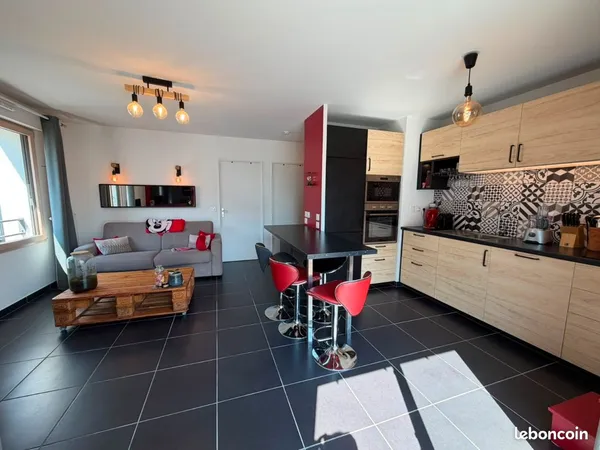 À vendre - Joli T2 de 42,5 m² avec balcon et garage boxé