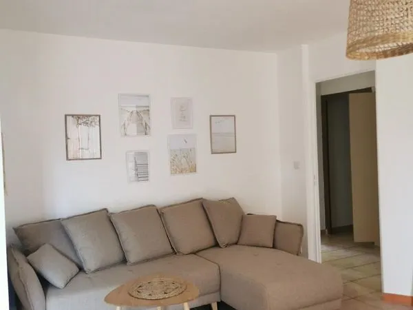 T4 lumineux - 77,57 m² + véranda fermée chauffée - 3 chambres - Dernier étage - Lagnieu