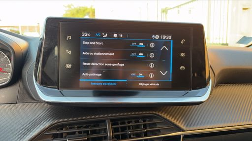 Peugeot 208 1.2 PureTech 100 - Allure – 2022 – 90069 km – Essence – Boîte Manuelle — photo 21