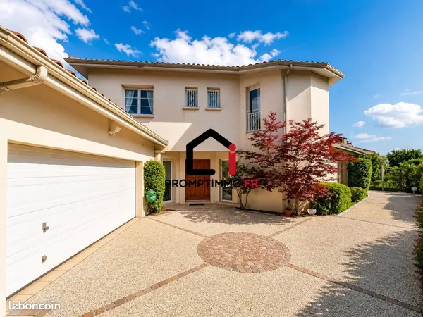 Maison 8 pièces 230 m²