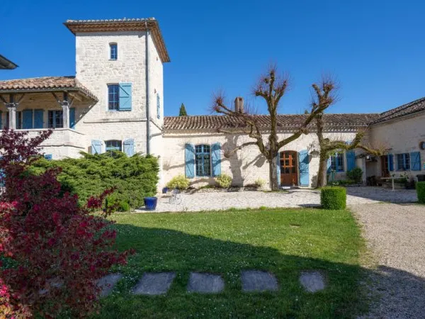 Propriété quercynoise comprenant une maison principale, une maison d'amis, une grange, un pigeonnier