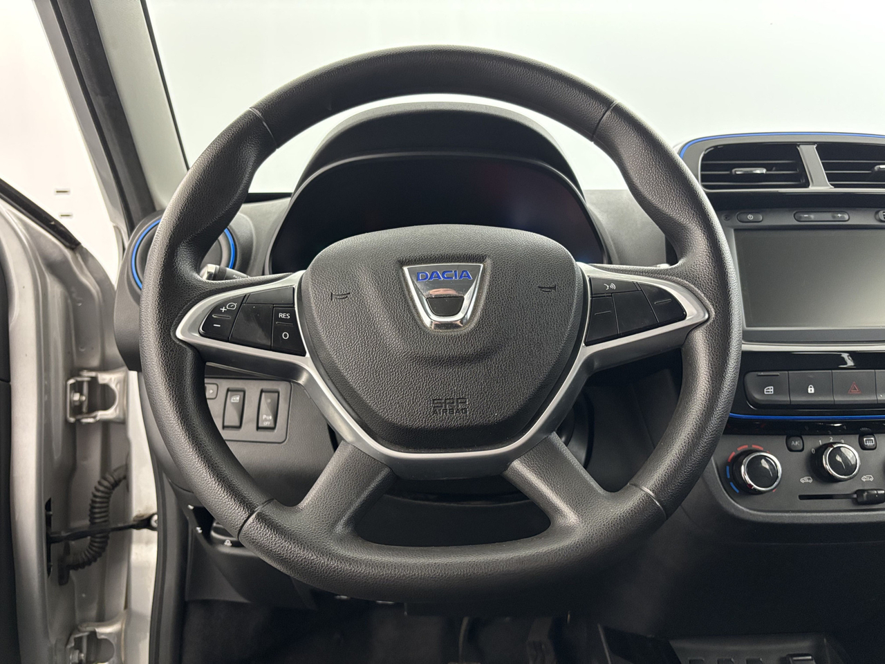Dacia Spring — photo 15