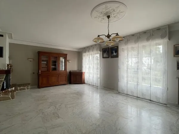 Maison 6 pièces 198 m²