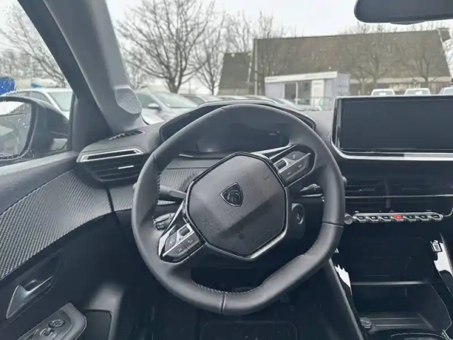 Peugeot 208 hybrid 110 e-dcs6 — photo 9