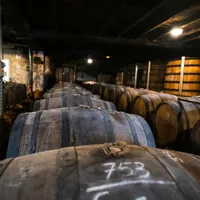 Marché immobilier Cognac 2026 : prix, maisons de négoce et le paradoxe d'une maison au même prix que la moyenne charentaise — pour 11 m² de moins