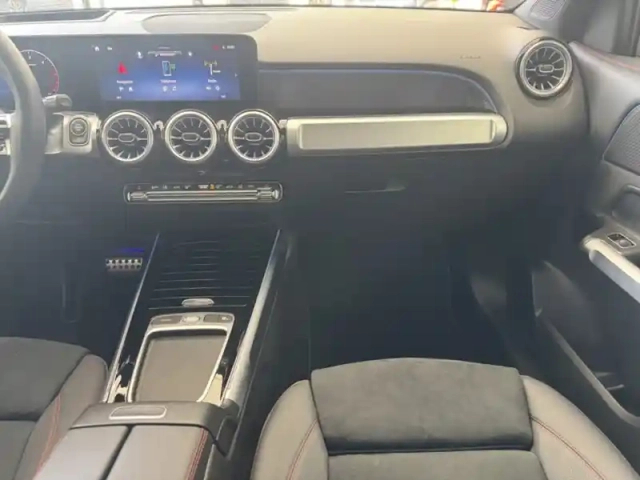 Mercedes Glb 200 d amg line — photo 10