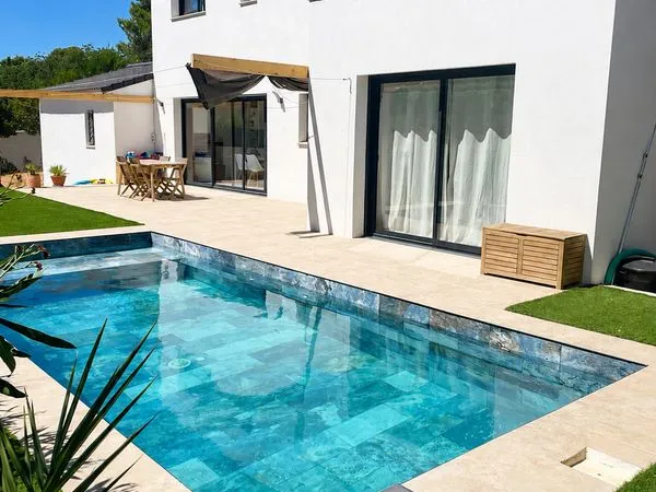 Villa contemporaine de 140 m² - Eoures/camoins 5 chambres - Piscine - Garage aménageable - Terrain d