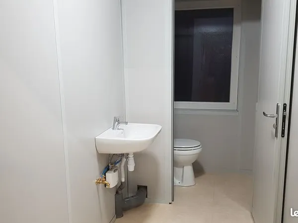 Entrepôt ou local artisanal 165m2 avec bureaux