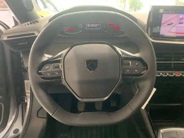 Peugeot 2008 puretech 100 s&amp;s bvm6 — photo 9
