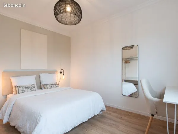Chambre 5 pièces 114 m²