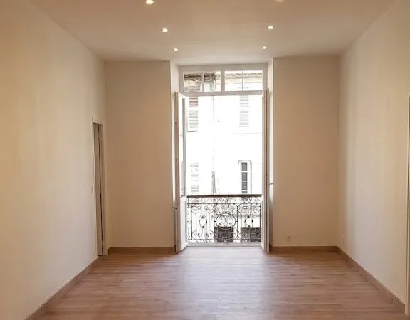 Appartement d'exception F4 de 94 m² rénové à neuf - Charme du XVIIIe & Climatisation - Centre-ville