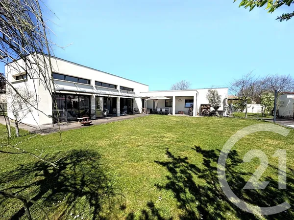 Maison 6 pièces 257 m²