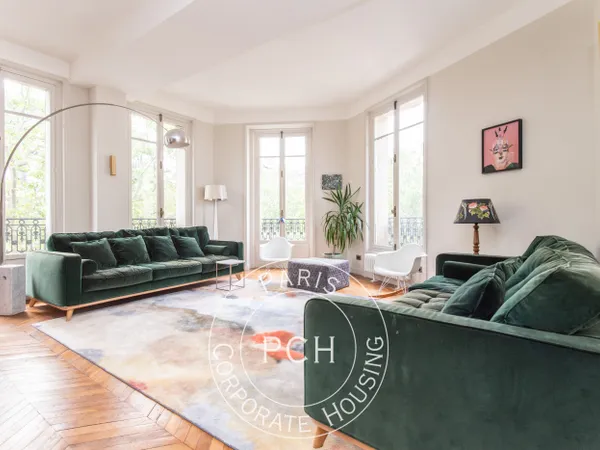 Paris 8e, 5 pièces meublé refait à neuf
