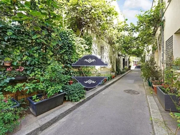 EXCLUSIVITE-PARIS XI - Cité Industrielle - Atelier 50m² environ - 489 000 euros