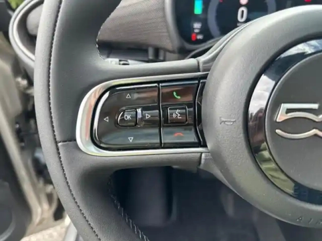 Fiat 500 e 118ch giorgio armani collectors edition my25 — photo 13