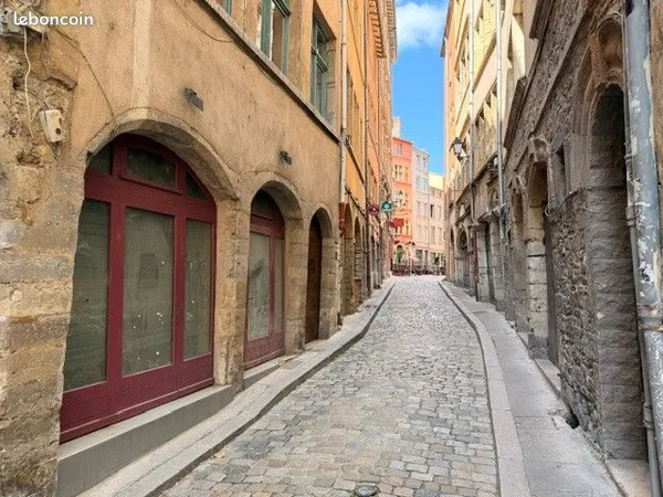 Local commercial vieux lyon- coeur historique - 115 m² sur deux niveaux