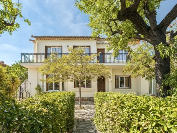 La Valette-du-Var Maison de caractère des années 1938, 160m2 H, entièrement rénovée Garage 644 m2
