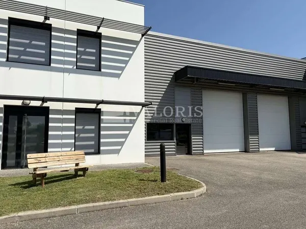Cellule d'activité 491m² à Décines-Charpieu