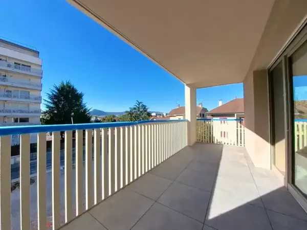 Appartement t3 moderne i grand balcon + garage privatif annecy / cran-gevrier