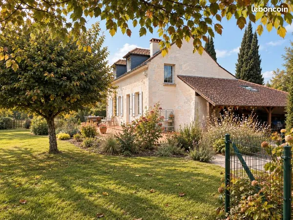 Maison en pierre de caractère 128 m² - Plus de 2 hectares - Piscine 12 x 6 m - Étang - Garage