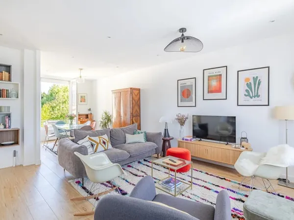 Maison totalement rénovée avec 3 ou 4 chambres et dépendances