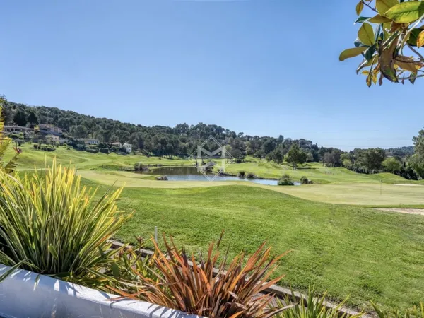 Élégante villa-appartement de plain-pied au coeur d'un golf renom