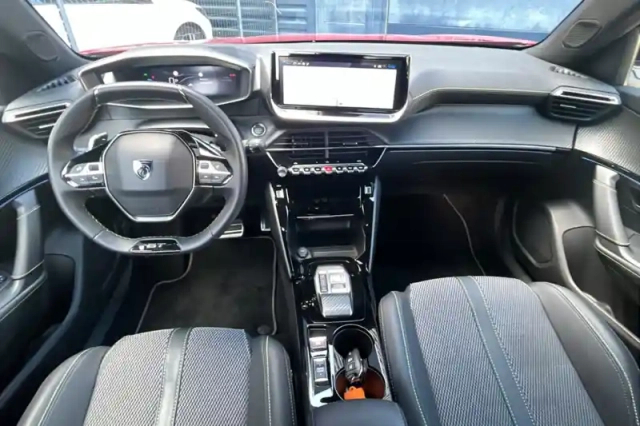 Peugeot 2008 hybrid 136 e-dcs6 — photo 16