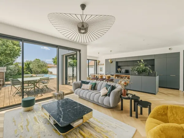 Exclusivité Pessac Centre - Élégante villa contemporaine avec pi