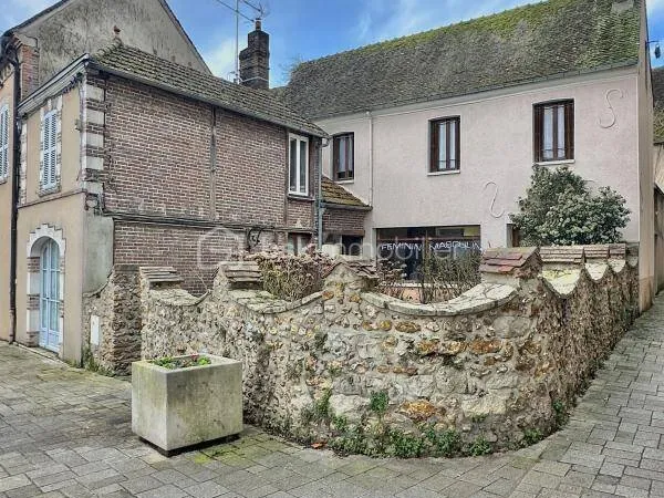 Ensemble immobilier polyvalent en centre-bourg