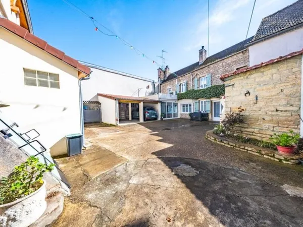 Maison 11 pièces 263 m²