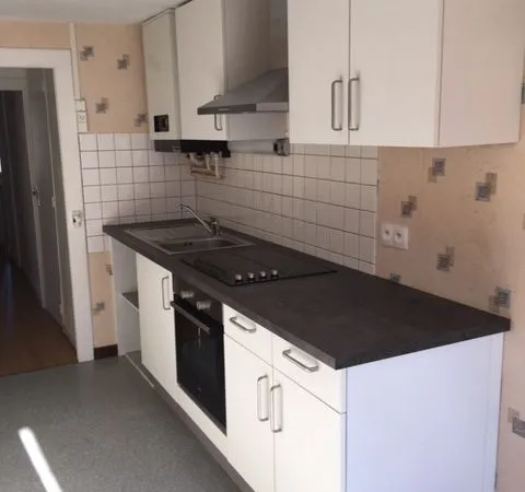 F2 DANS MAISON TRES CALME 2° Etage
