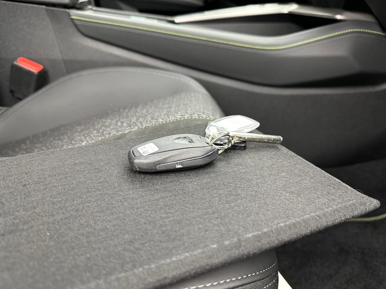 Peugeot 408 hybrid 145 e-dcs6 gt — photo 36