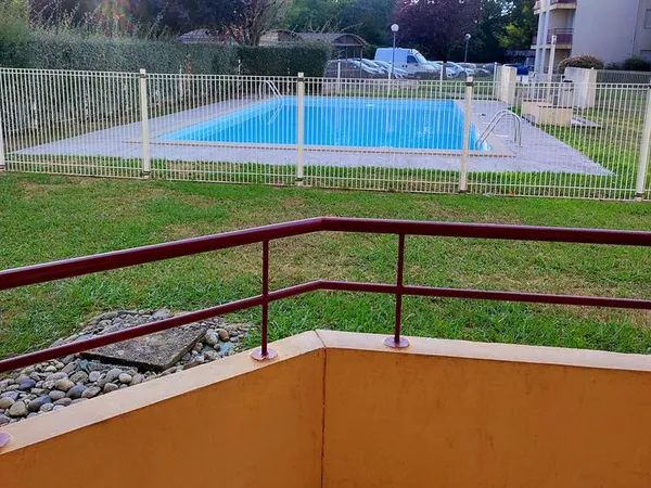 Charmant T1 bis meublé 40 m², résidence sécurisée avec piscine, Lons