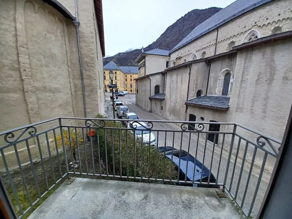 SAINT JEAN DE MAURIENNE Centre ville, à proximité de toutes les commodités T3 spacieux 71 m2 + agréa