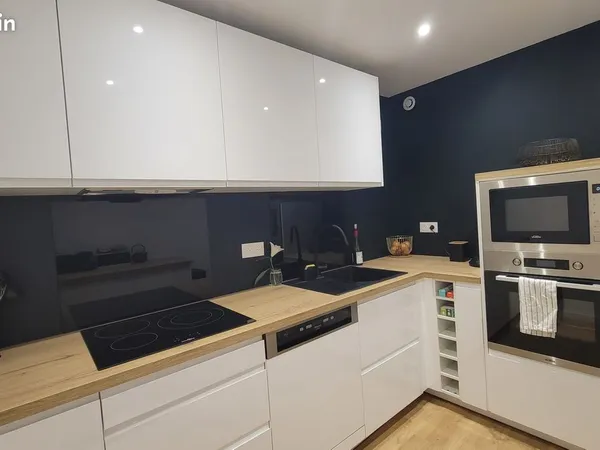 Vends appartement T6 de 103M2, refait à neuf, vue imprenable, sans vis à vis