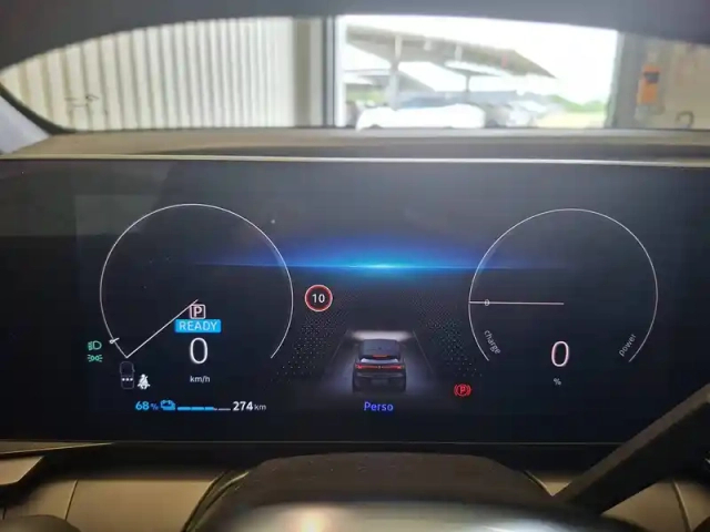 Renault Megane e-tech ev60 220 ch super charge — photo 27