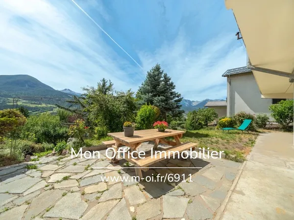 Vends villa - 183 m² - 9 pièces, 7 chambres - Embrun 05200