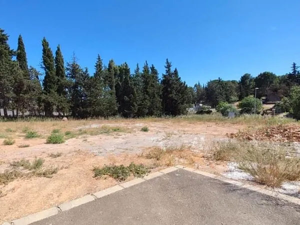 Terrain 931 m²