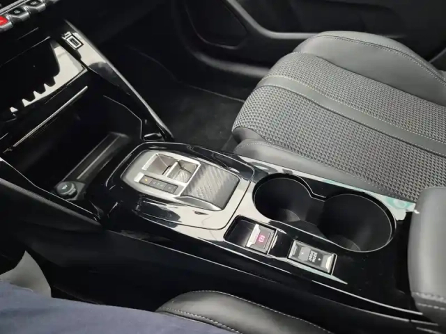 Peugeot 208 electrique 50 kwh 136ch — photo 28
