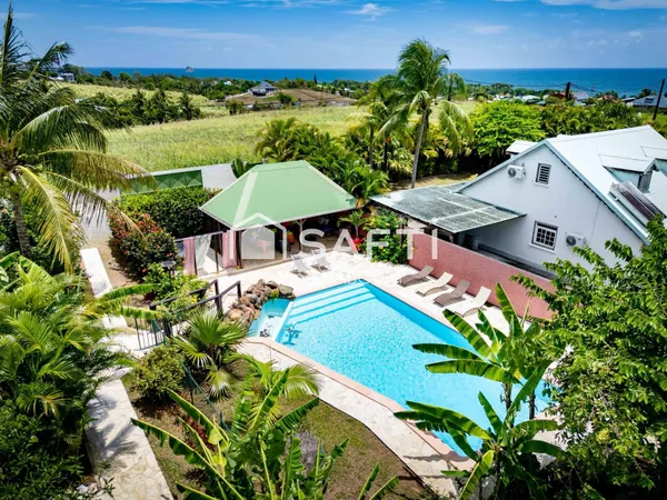 MAGNIFIQUE PROPRIETE COMPRENANT UNE VILLA ET CINQ GITES