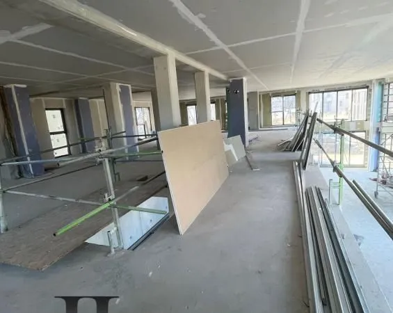 Local commercial 234 m²