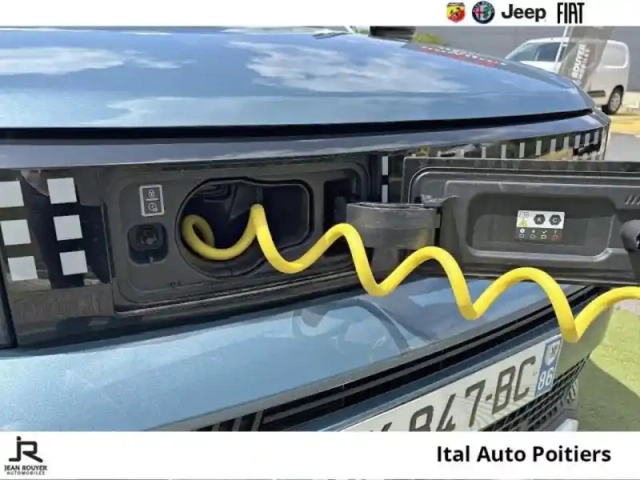 Fiat Panda grande  electrique 113ch la prima (prime cee deduite 6 150 euros) — photo 15