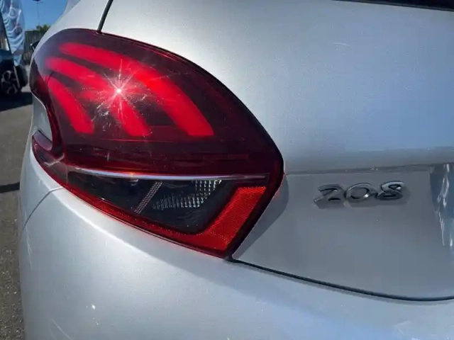 Peugeot 208 puretech 110ch s&amp;s bvm6 — photo 17