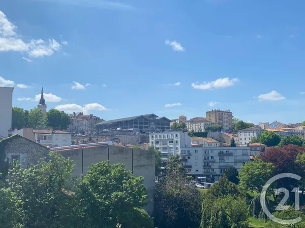 Bâtiment 1900 m²