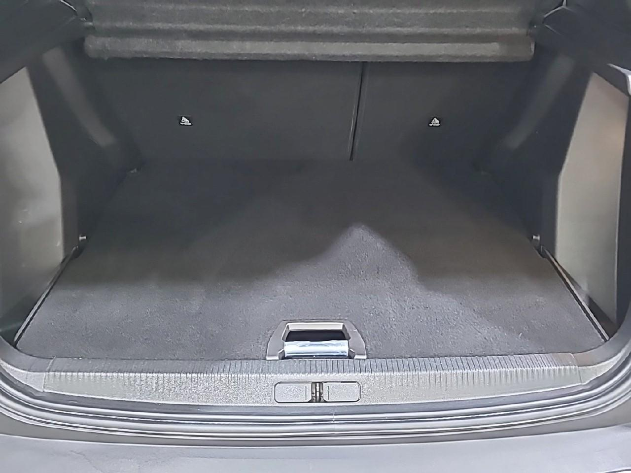 Peugeot 2008 puretech 130 s&s eat8 allure pack — photo 14