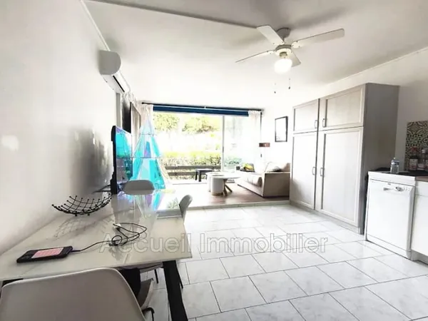 Studio 1 pièce 29 m²