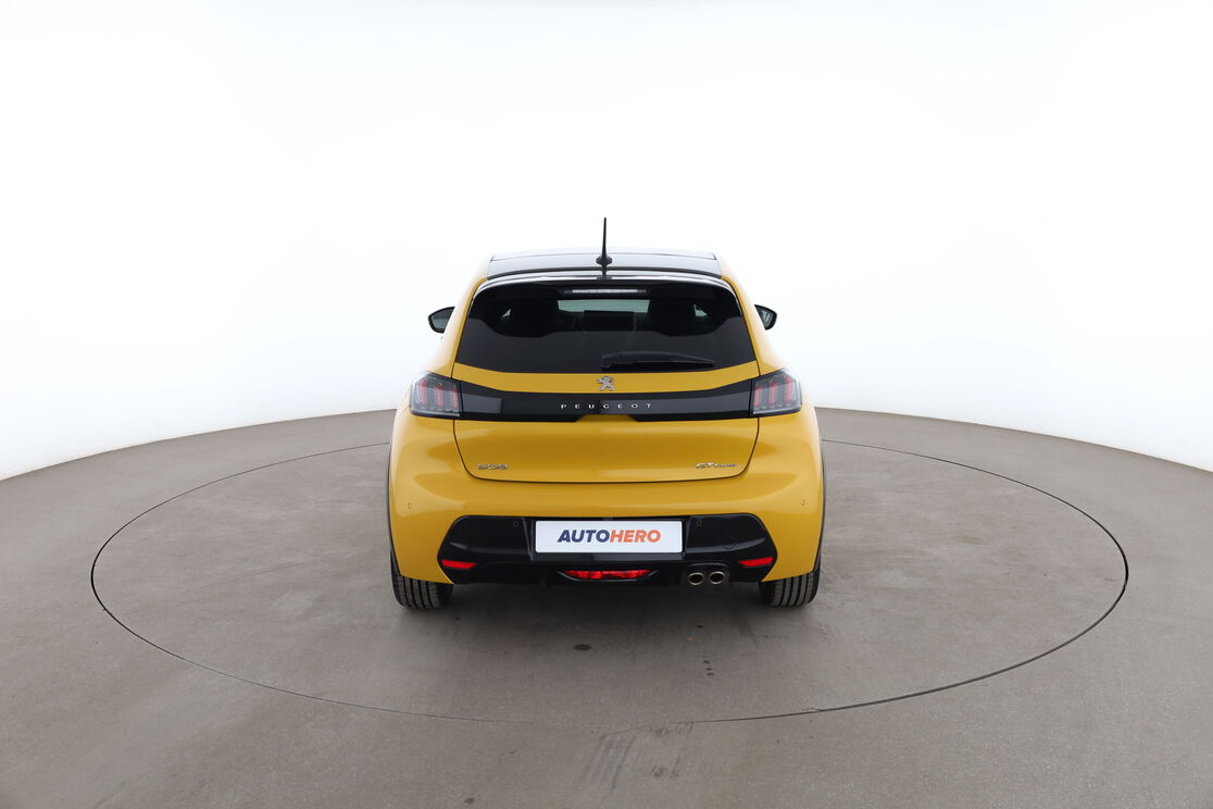 Peugeot 208 1.2 PureTech GT Line EAT8 — photo 4